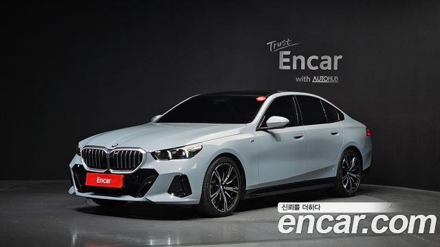 BMW 5-Series G60 530i xDrive M Sport - фото 0