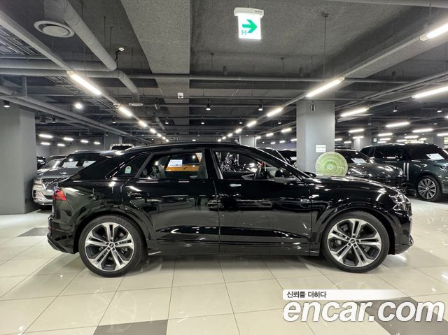 Audi Q8 55 TFSI Quattro Premium - фото 1