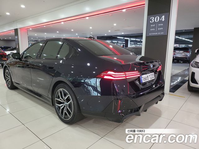 BMW 5-Series G60 520i M Sport - фото 1