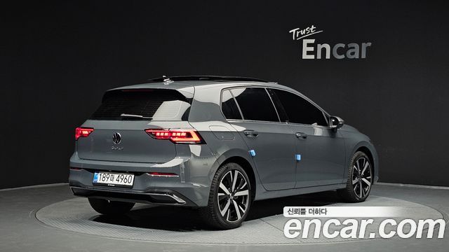 Volkswagen Golf 8-го поколения 2.0 TDI Prestige - фото 1