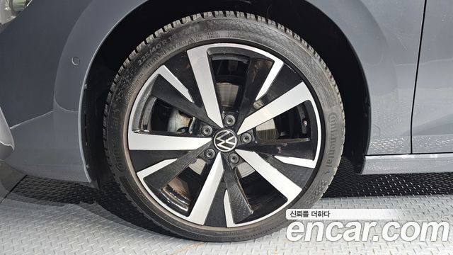 Volkswagen Golf 8-го поколения 2.0 TDI Prestige - фото 4
