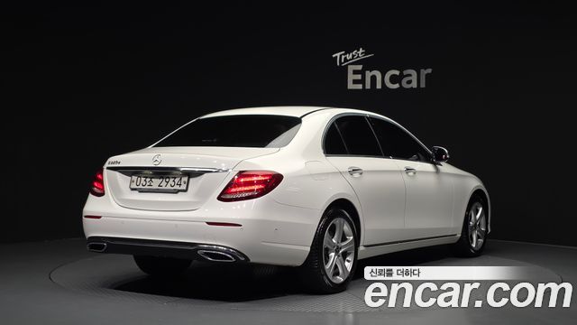 Mercedes-Benz E-Class W213 E220d Avantgarde - фото 1