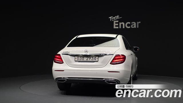 Mercedes-Benz E-Class W213 E220d Avantgarde - фото 3