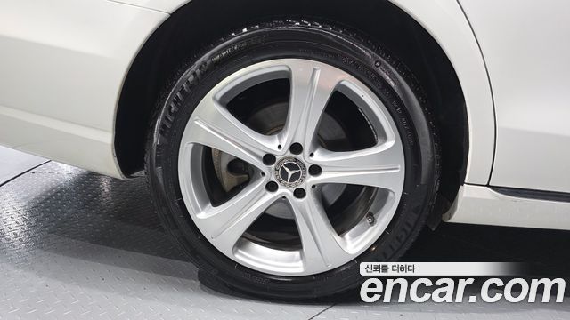 Mercedes-Benz E-Class W213 E220d Avantgarde - фото 4