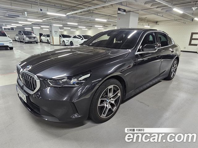 BMW 5-Series G60 520i - фото 0
