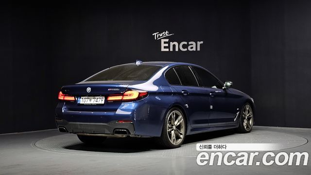 BMW 5-Series G30 M550i xDrive - фото 1