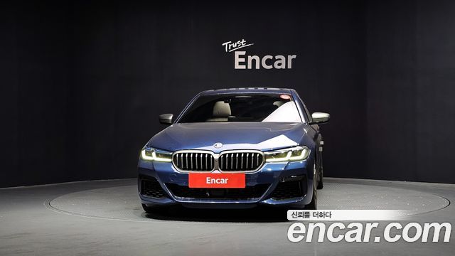 BMW 5-Series G30 M550i xDrive - фото 2