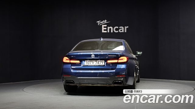 BMW 5-Series G30 M550i xDrive - фото 3