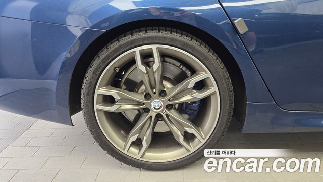 BMW 5-Series G30 M550i xDrive - фото 4