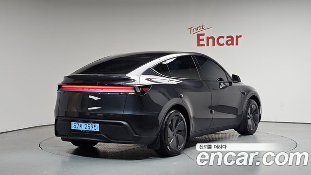 Tesla Model Y RWD - фото 0