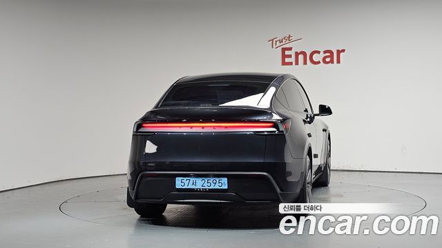 Tesla Model Y RWD - фото 2