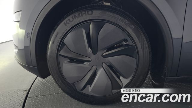 Tesla Model Y RWD - фото 3