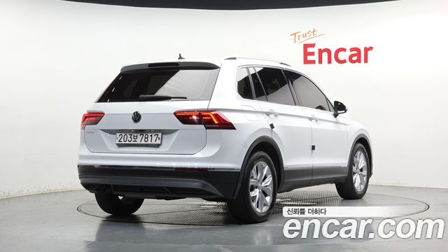 Volkswagen Tiguan 2-го поколения 2.0 TDI Premium - фото 1