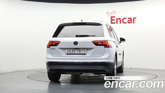 Volkswagen Tiguan 2-го поколения 2.0 TDI Premium - фото 3