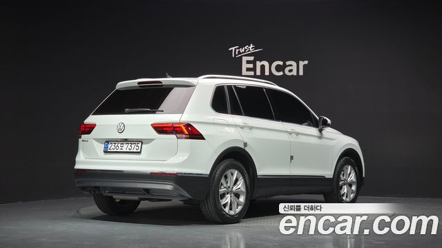 Volkswagen Tiguan 2-го поколения 2.0 TDI Premium - фото 1