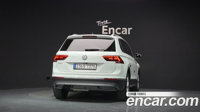 Volkswagen Tiguan 2-го поколения 2.0 TDI Premium - фото 3
