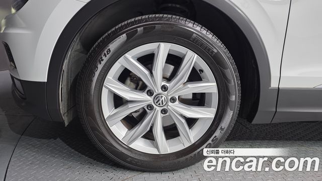 Volkswagen Tiguan 2-го поколения 2.0 TDI Premium - фото 4