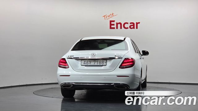 Mercedes-Benz E-Class W213 E300 4MATIC Avnatgarde - фото 3