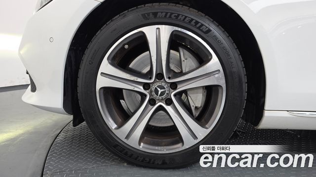 Mercedes-Benz E-Class W213 E300 4MATIC Avnatgarde - фото 4