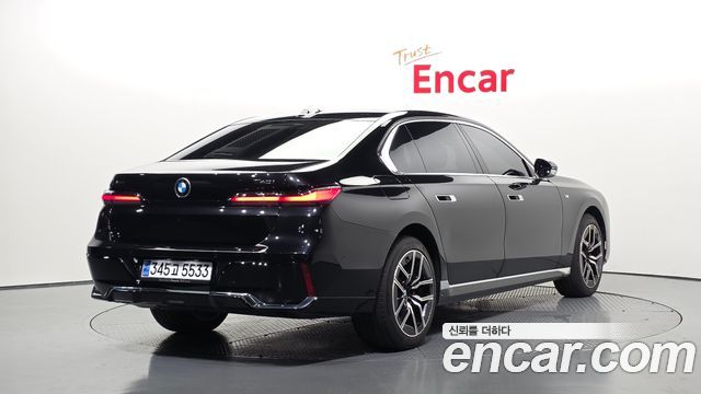 BMW 7-Series G70 740i xDrive M Sport - фото 1