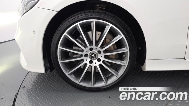 Mercedes-Benz E-Class W213 E450 4MATIC Cabriolet - фото 4