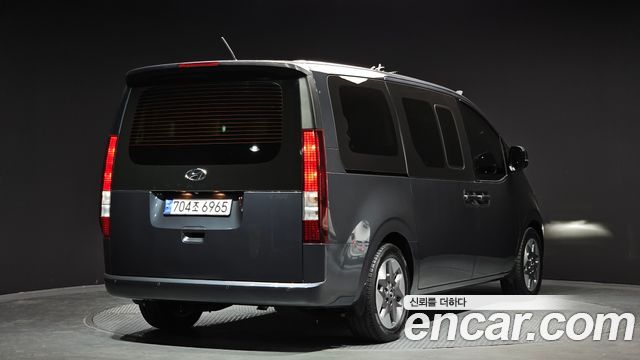 Hyundai Staria Tourer 11-Seater Modern - фото 1