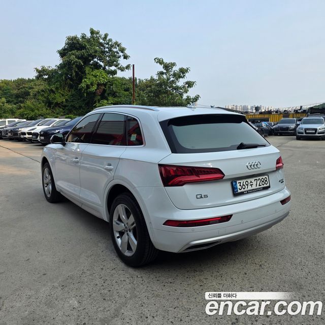 Audi Q5 FY 40 TDI Quattro Premium - фото 3