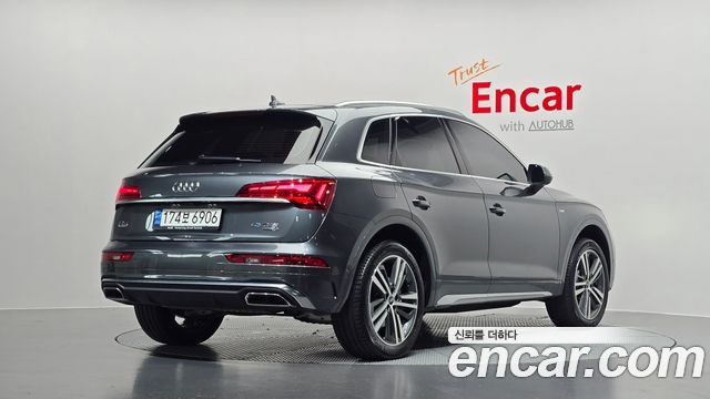 Audi Q5 FY 45 TFSI Quattro Premium - фото 1