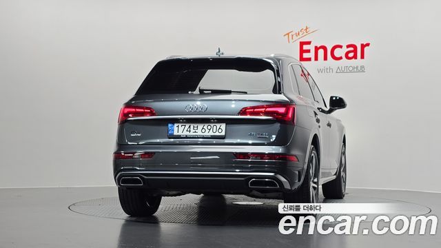 Audi Q5 FY 45 TFSI Quattro Premium - фото 3