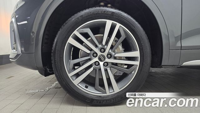 Audi Q5 FY 45 TFSI Quattro Premium - фото 4