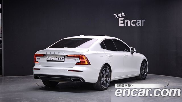 Volvo S60 3-го поколения T5 Inscroption - фото 1