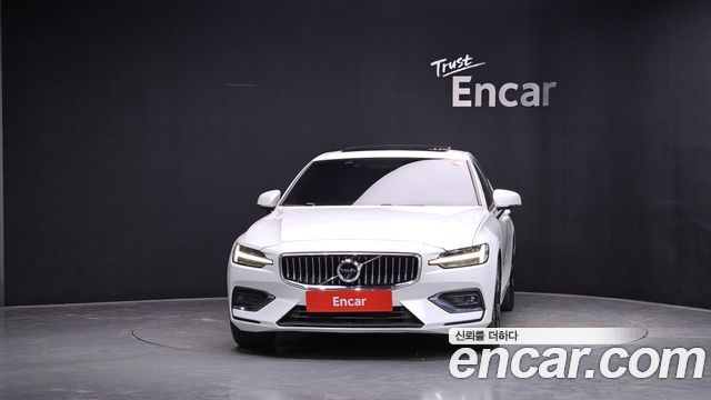 Volvo S60 3-го поколения T5 Inscroption - фото 2