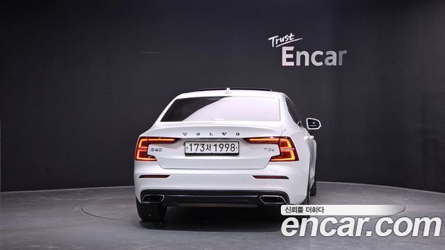 Volvo S60 3-го поколения T5 Inscroption - фото 3
