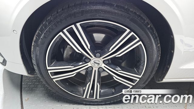 Volvo S60 3-го поколения T5 Inscroption - фото 4
