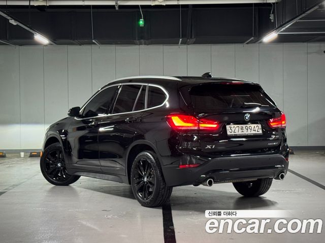 BMW X1 F48 xDrive 20i Advantage - фото 1