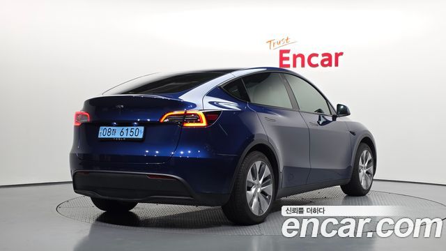 Tesla Model Y RWD - фото 1
