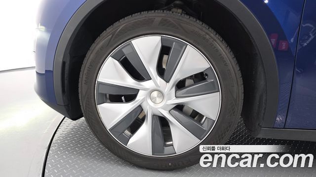 Tesla Model Y RWD - фото 4