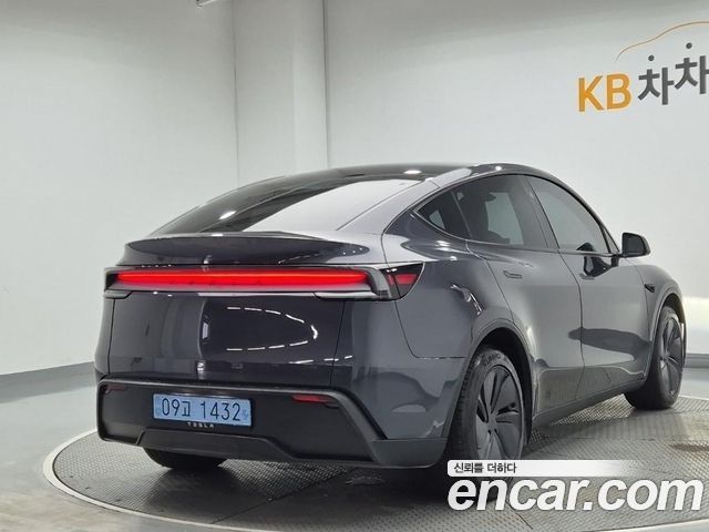 Tesla Model Y Premium RWD - фото 2