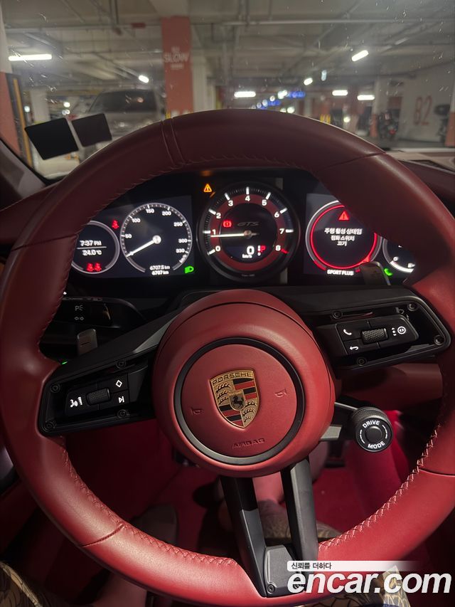 Porsche 911 Carrera 4 GTS Cabriolet - фото 0