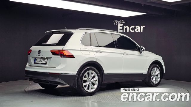 Volkswagen Tiguan 2-го поколения 2.0 TDI Premium - фото 1