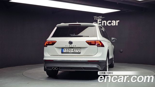 Volkswagen Tiguan 2-го поколения 2.0 TDI Premium - фото 3