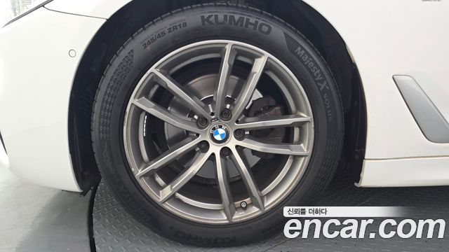 BMW 5-Series G30 520d M Sport Package Plus - фото 4