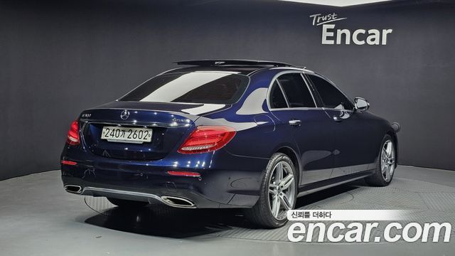 Mercedes-Benz E-Class W213 E300 4MATIC AMG Line - фото 1