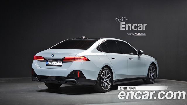 BMW 5-Series G60 520i M Sport - фото 1