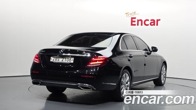 Mercedes-Benz E-Class W213 E300 4MATIC Exclusive - фото 1