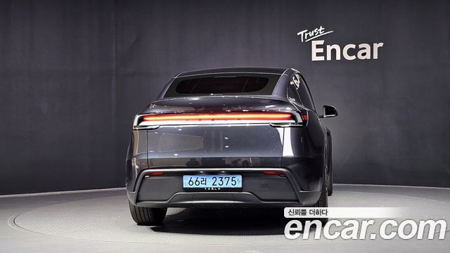 Tesla Model Y Premium RWD - фото 3