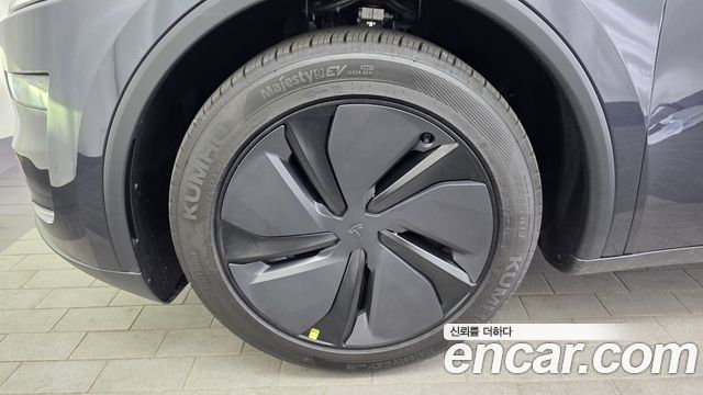 Tesla Model Y Premium RWD - фото 4