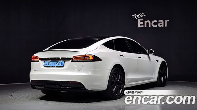 Tesla Model S AWD - фото 1