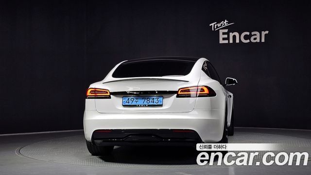 Tesla Model S AWD - фото 3