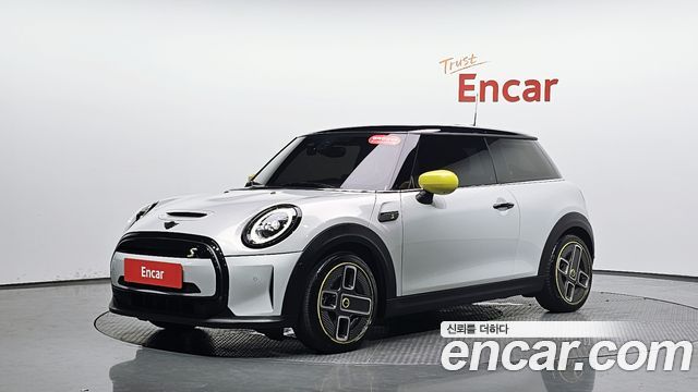 Mini Cooper SE Electric 3rd - фото 0